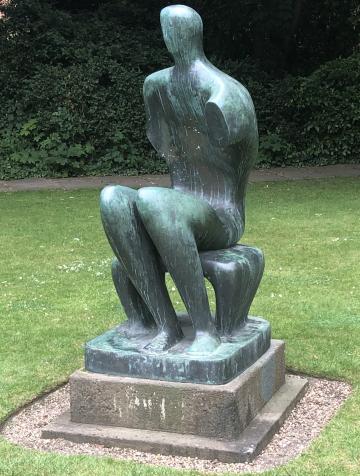 Fred (Seated Man), Henry Moore, 1949 (cast 1964), Leckhampton, Corpus Christi College, Cambridge